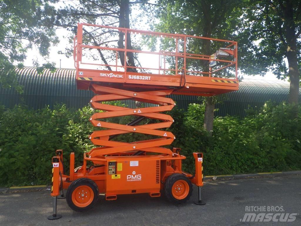 SkyJack SJ6832RT Piattaforme a pantografo