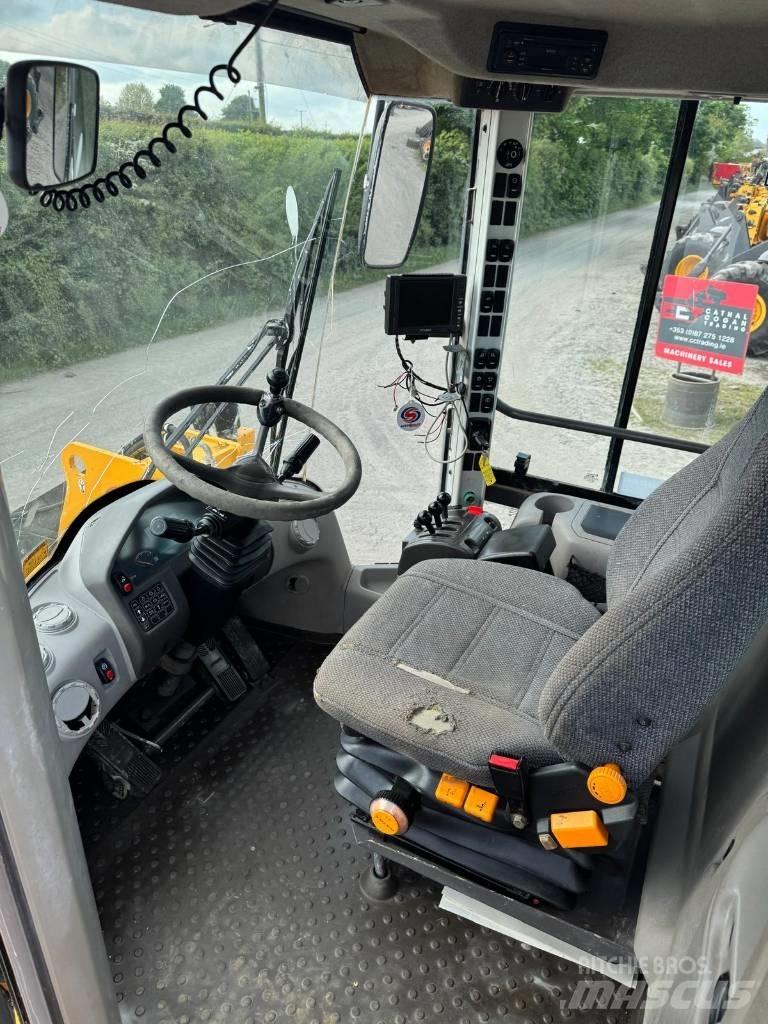 Volvo L 120 F Pale gommate