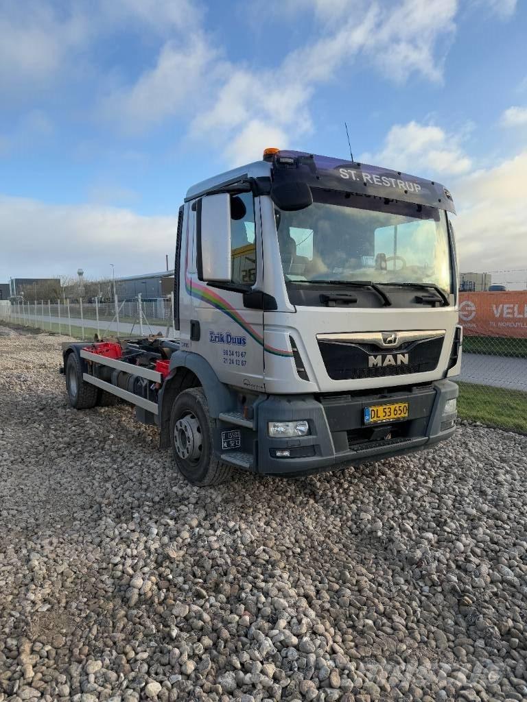 MAN TGM 15.290 Camion con gancio di sollevamento