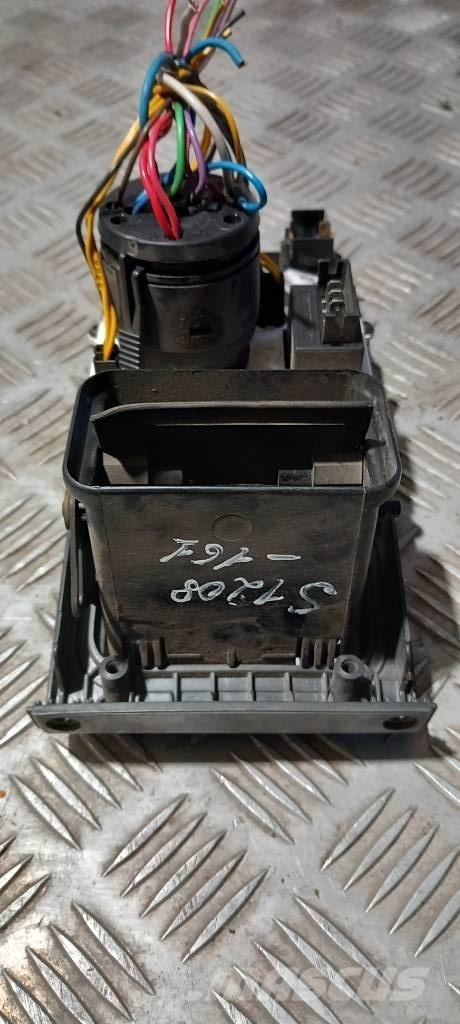 Scania 94 D.    1110904 Cabine e interni