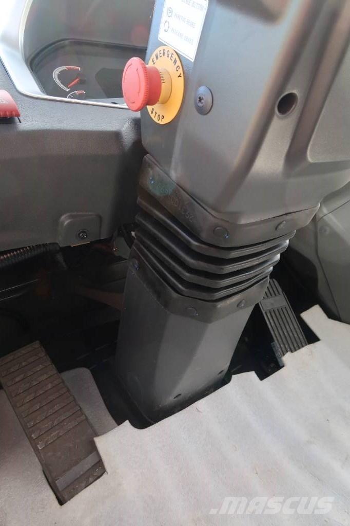 SDLG L958HEV Pale gommate