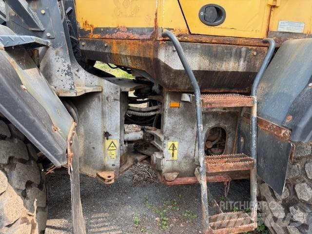 Komatsu WA 200 Pale gommate