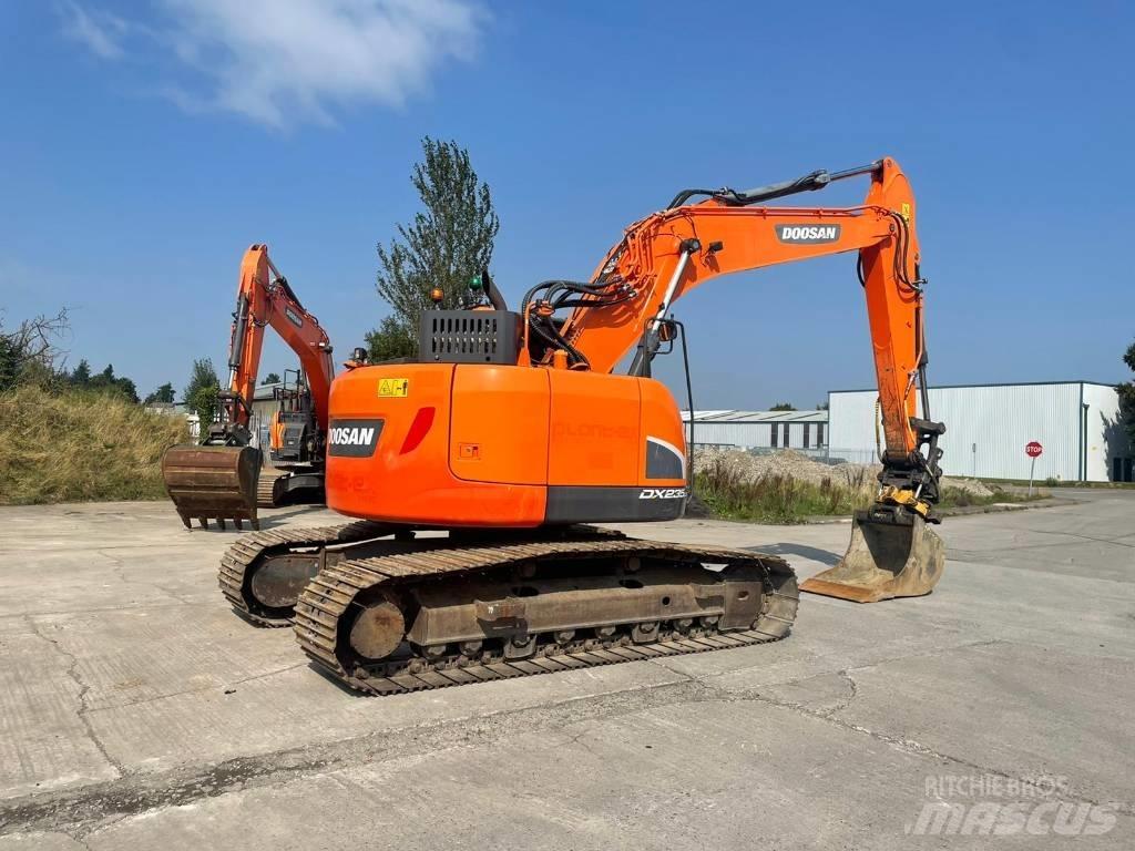 Doosan DX 235 LCR-5 Escavatori cingolati