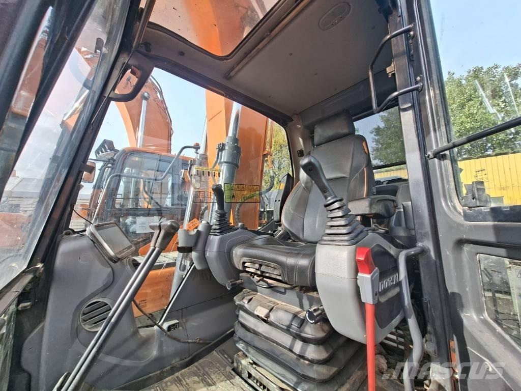 Doosan DX 140 LC Escavatori cingolati
