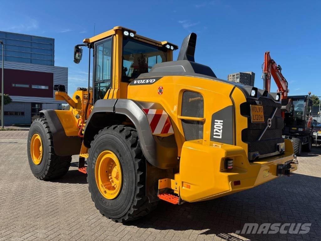 Volvo L 120 H Pale gommate