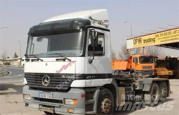 Mercedes-Benz 2531 Camion portacontainer