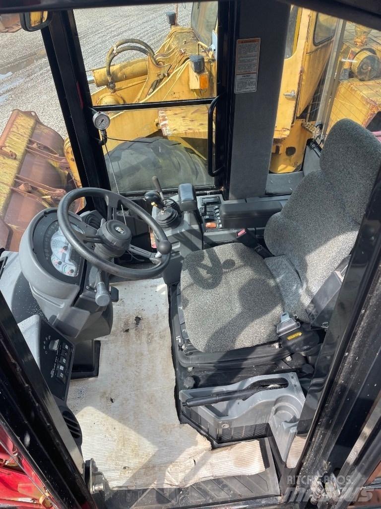 CAT 924G Pale gommate