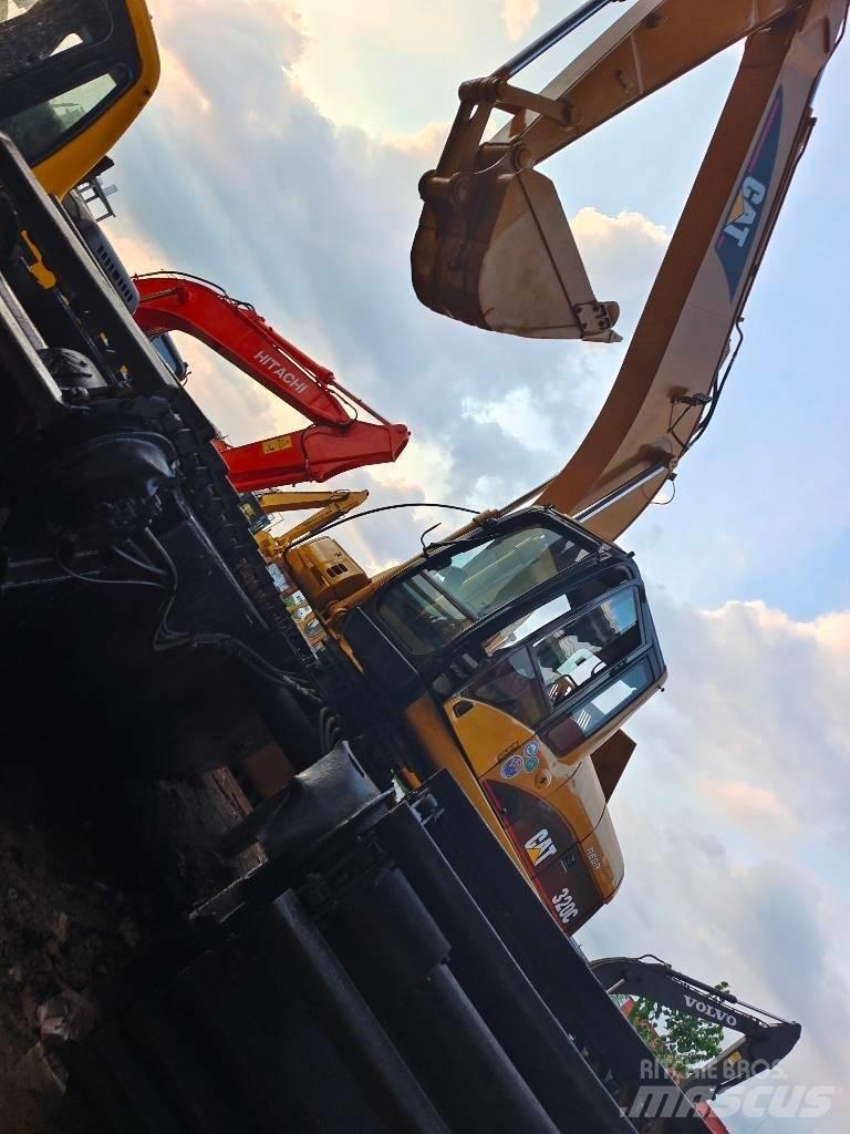 CAT 320 C Escavatori anfibi