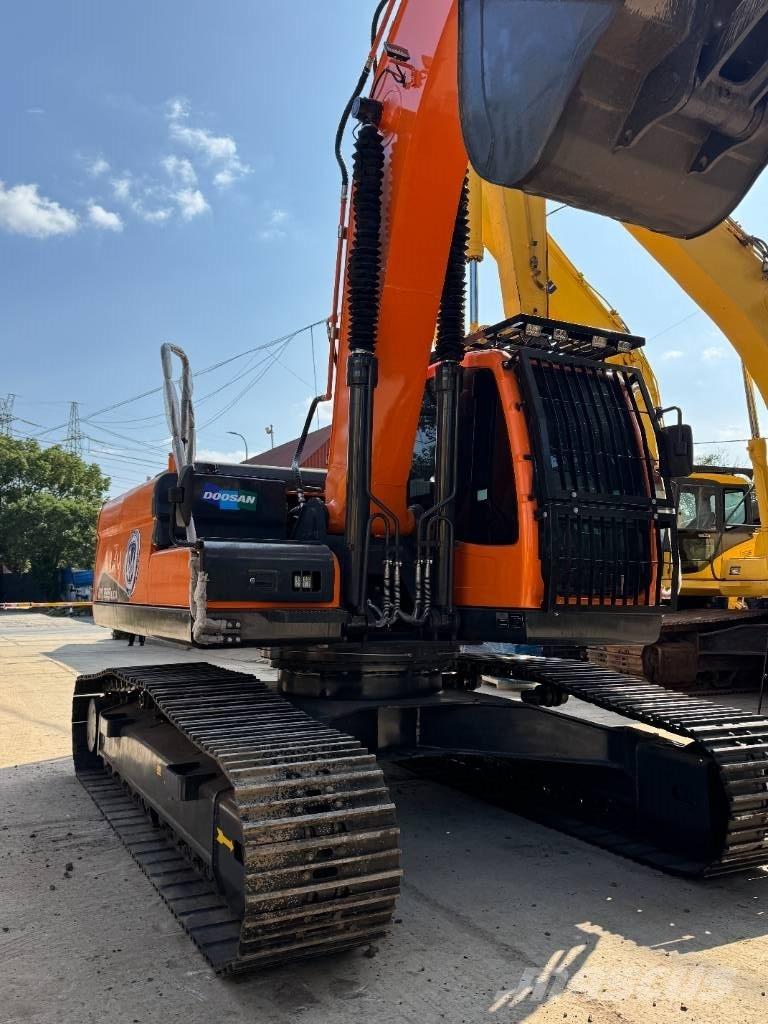 Doosan DX 225 Escavatori cingolati
