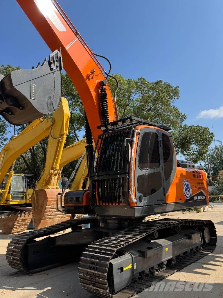 Doosan DX 225 Escavatori cingolati
