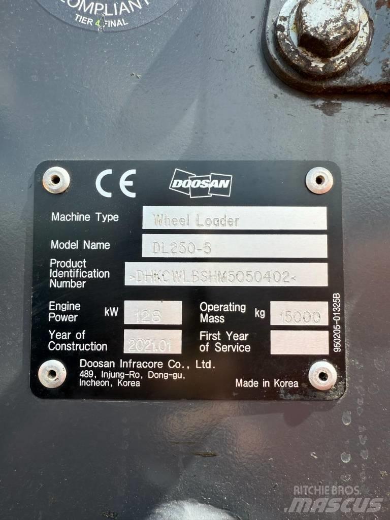 Doosan DL 250-5 Pale gommate