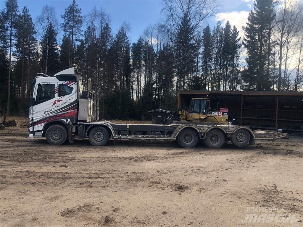 Volvo FH13 Camion per il trasporto di macchine forestali