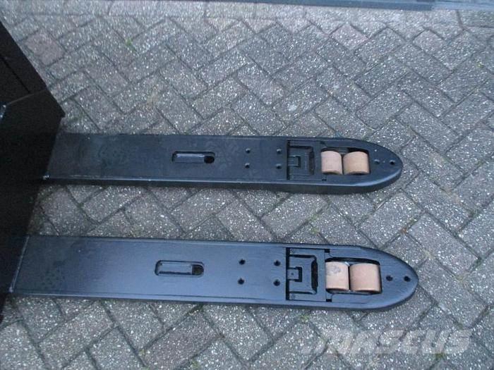 Toyota LPE 250 Carrelli elevatori bassi a piattaforma