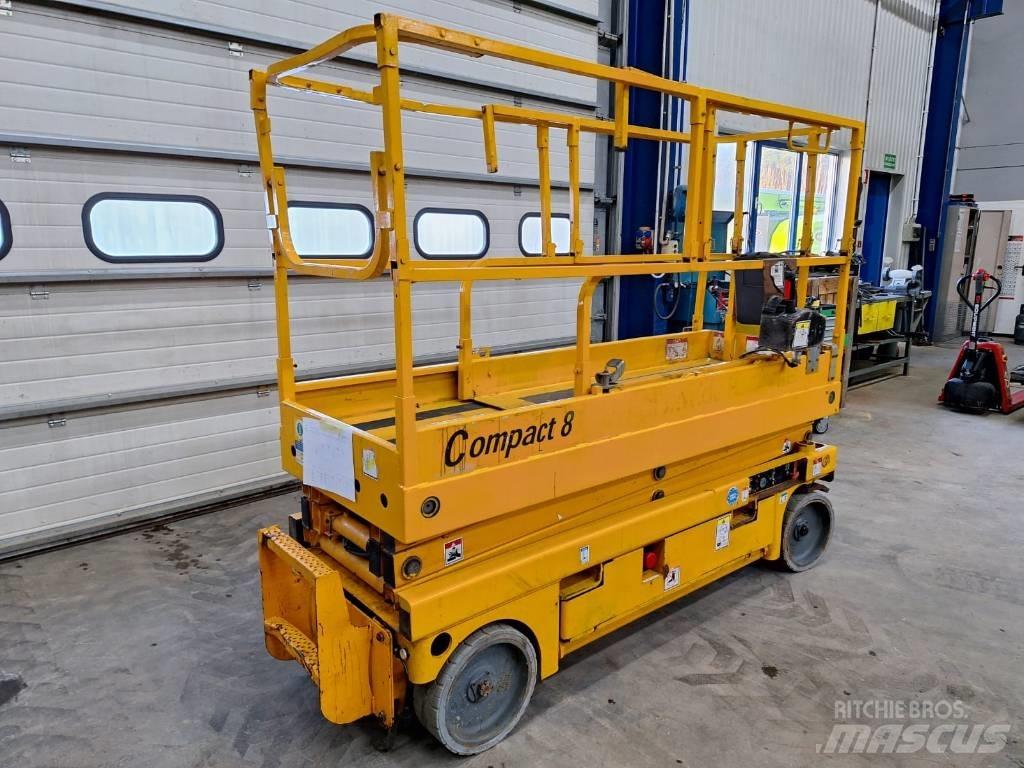 Haulotte Compact 8 Piattaforme a pantografo