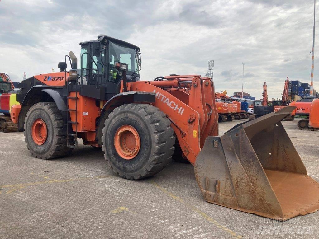 Hitachi ZW370-5B Pale gommate