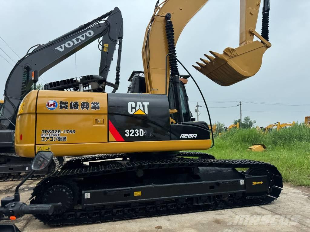 CAT 323D2 Escavatori cingolati