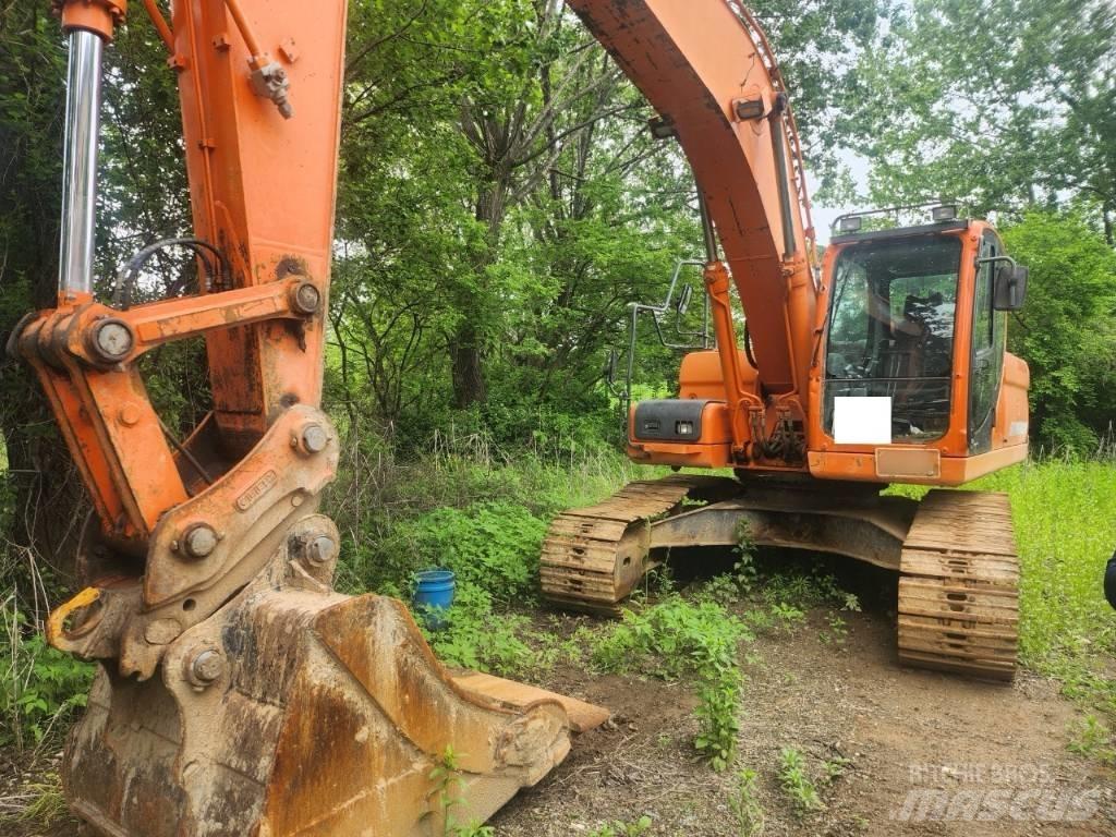 Doosan DX 220 LCA Escavatori cingolati