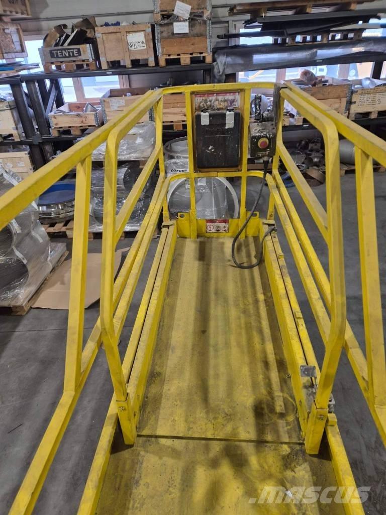 Haulotte Compact 8 Piattaforme a pantografo