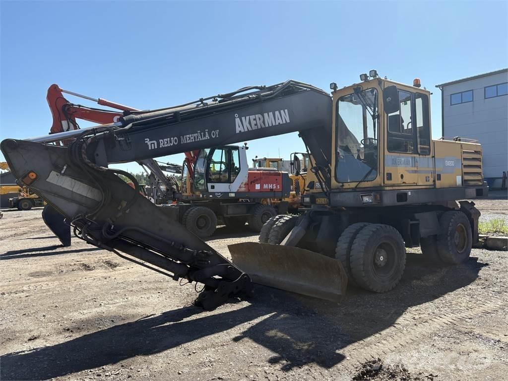 Åkerman EW200 Escavatori gommati