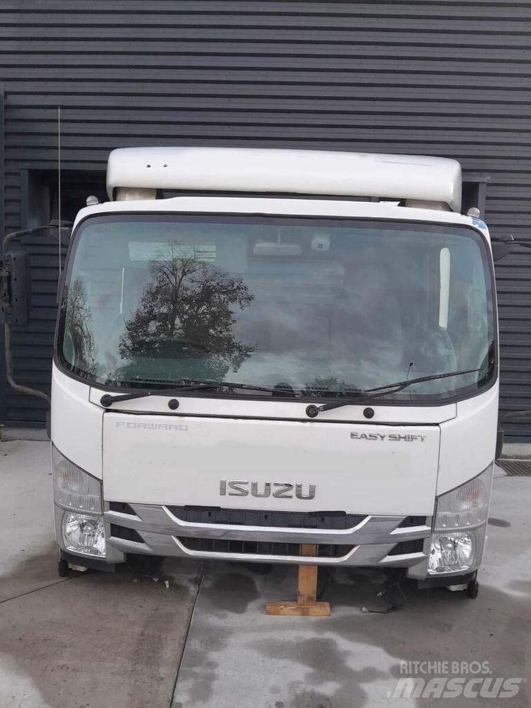 Isuzu N75 Cabine e interni