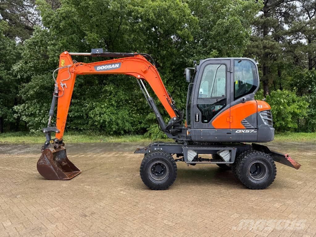 Doosan DX 57 W Escavatori gommati