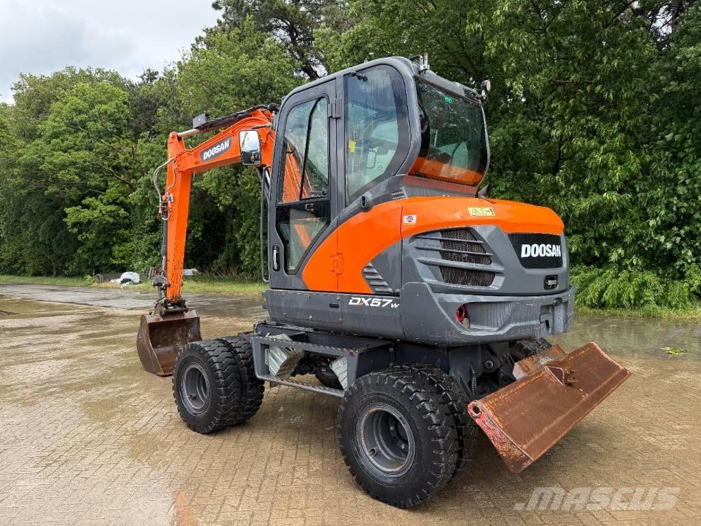 Doosan DX 57 W Escavatori gommati