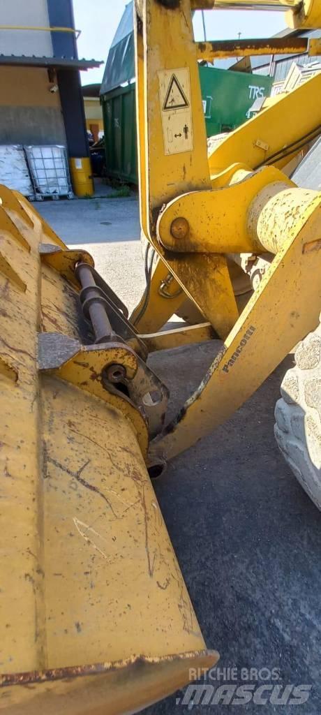 Komatsu WA 200 PT-5 Pale gommate