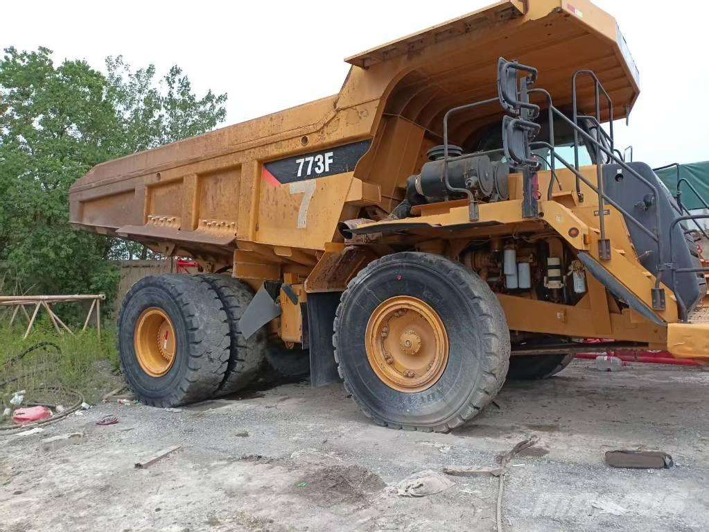 CAT 773 F Dumper a telaio rigido