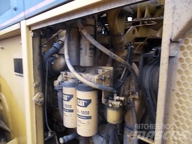 CAT 992C Pale gommate