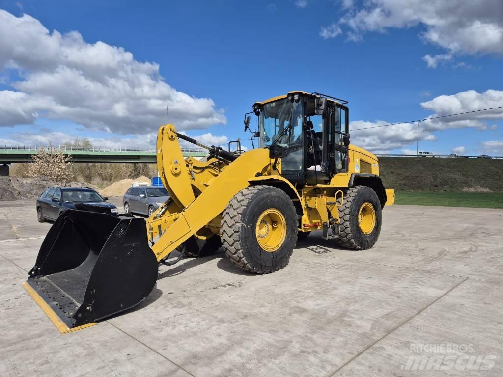 CAT 926M Pale gommate