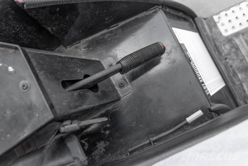 Manitou MLA 3-25 HC Mini pale