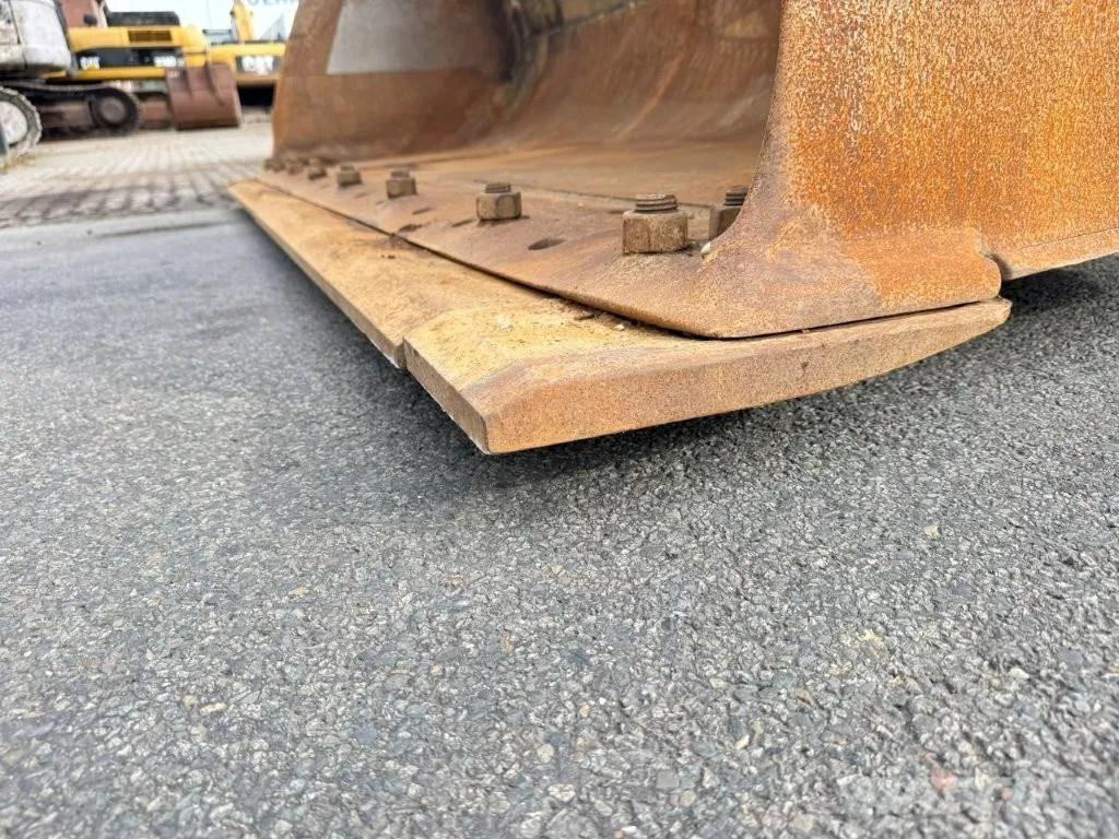 Volvo L150E Pale gommate