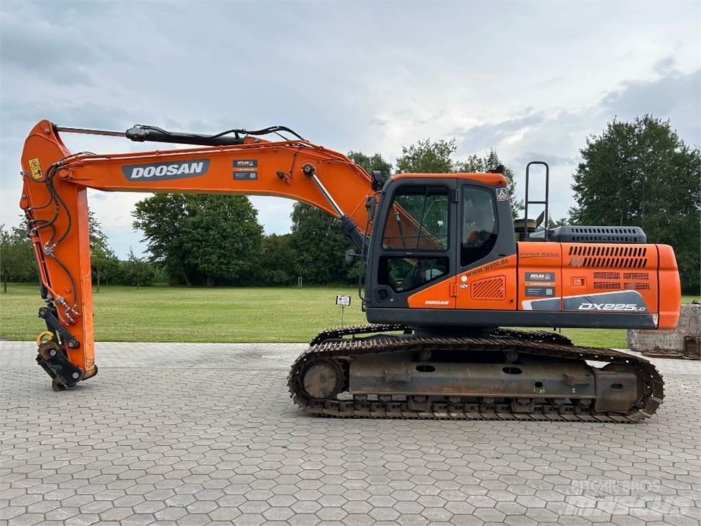 Doosan DX225LC-5 Escavatori cingolati