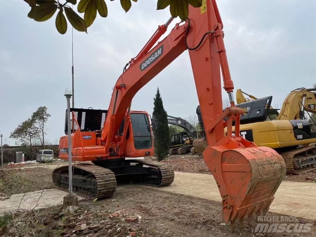 Doosan DH225LC-9E Escavatori cingolati