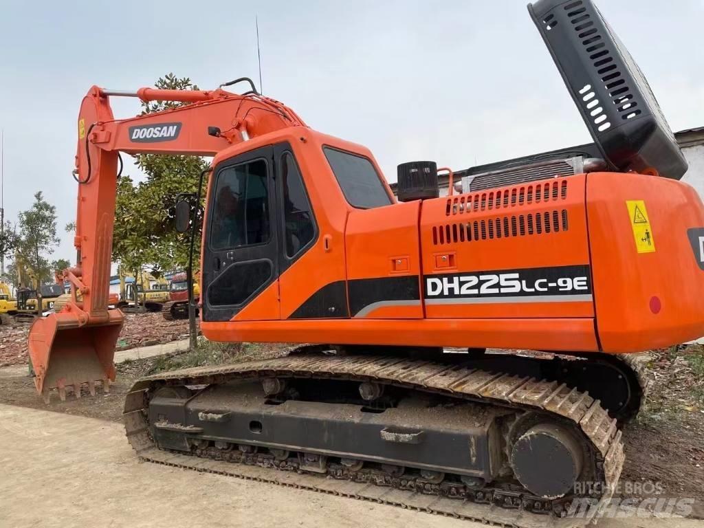 Doosan DH225LC-9E Escavatori cingolati