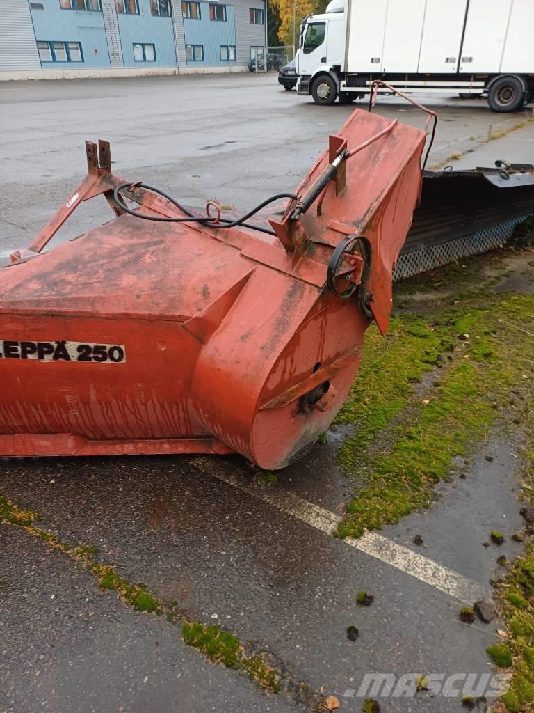 Leppä Leppä 250 Spazzaneve