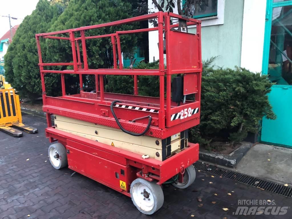 JLG 2030 F3    V-3409 Sollevatori verticali