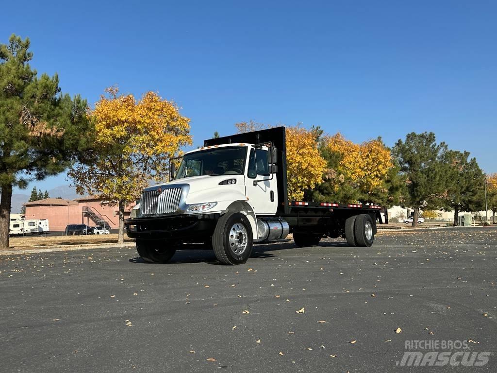 International 4300 Camion con sponde ribaltabili