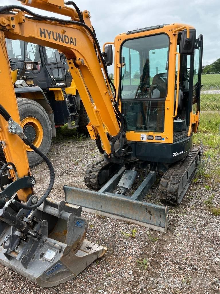 Hyundai R25Z-9 AK Miniescavatori