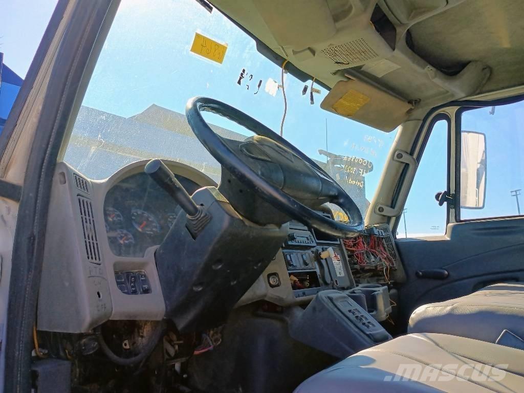 International 7400 Camion dei rifiuti