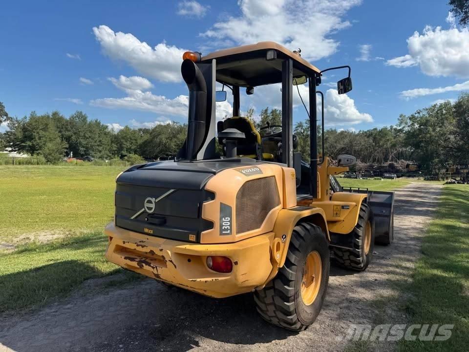 Volvo L 30 G Pale gommate