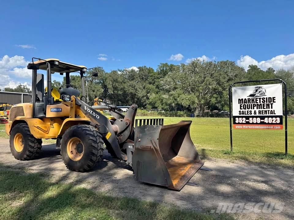 Volvo L 30 G Pale gommate