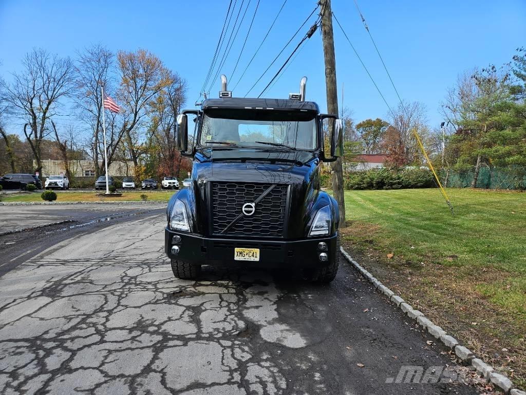 Volvo VNX 64 T300 Camion con sponde ribaltabili