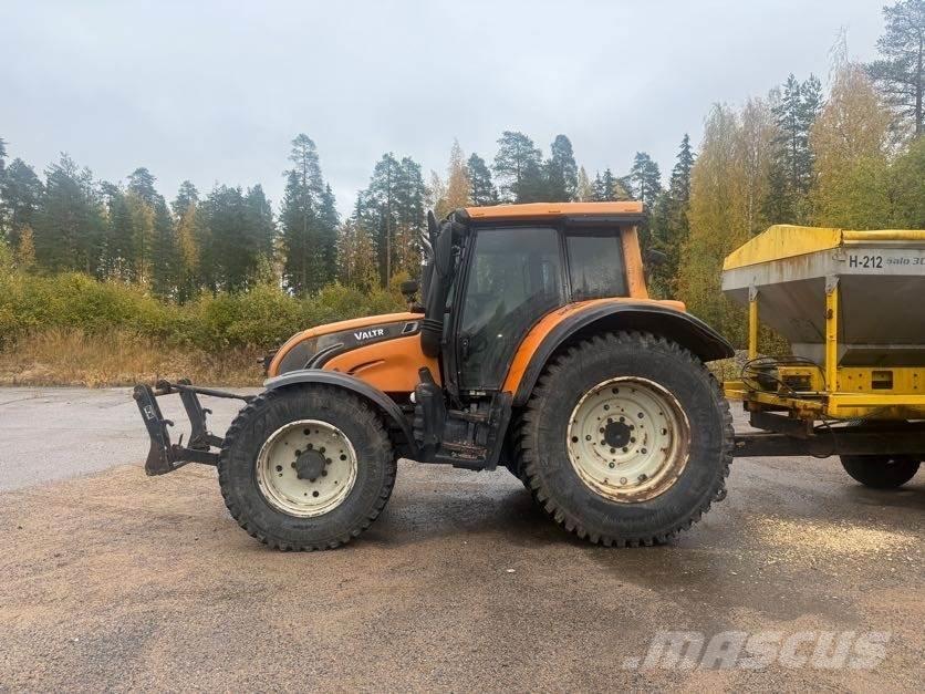 Valtra N142 Trattori