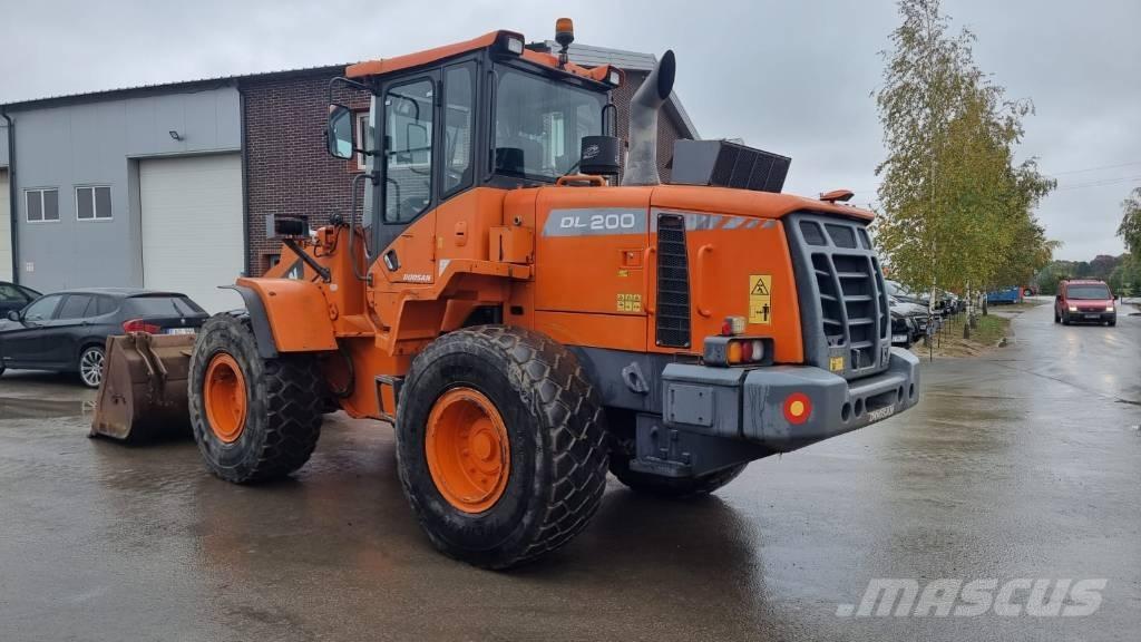 Doosan DL 200-3 Pale gommate