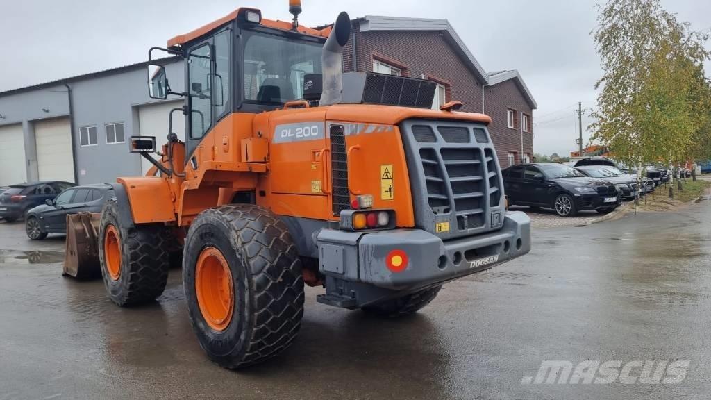 Doosan DL 200-3 Pale gommate