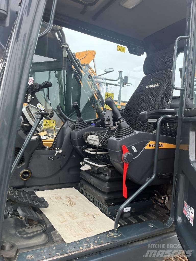 Hyundai HX 220 Escavatori cingolati