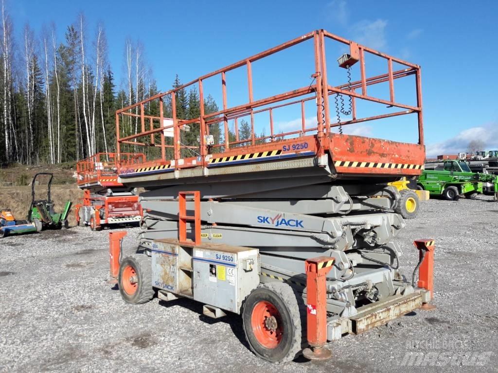 SkyJack SJ 9250 Piattaforme a pantografo