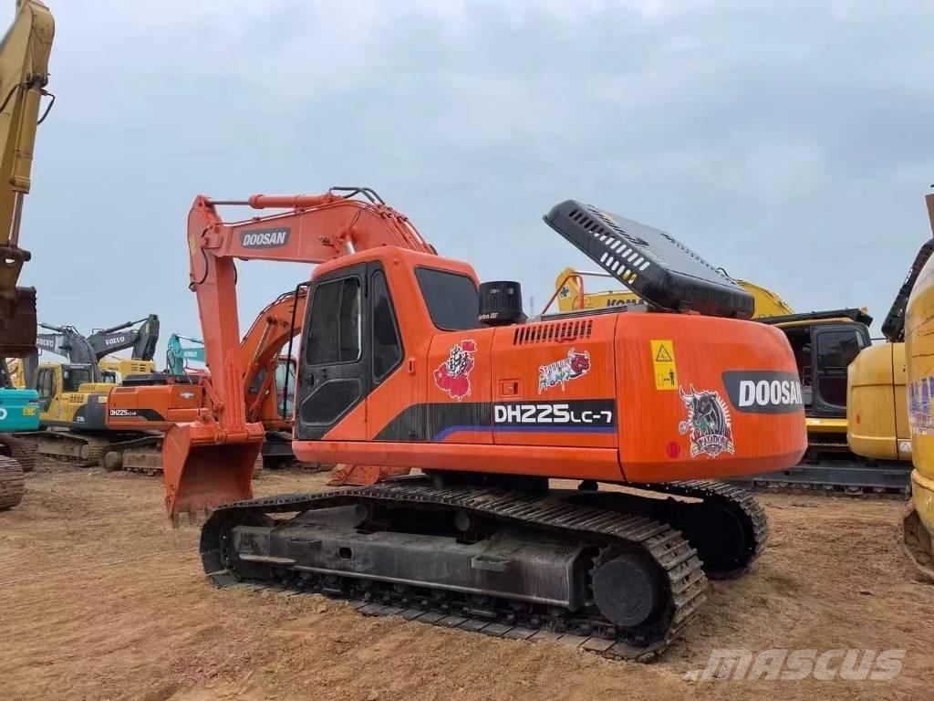 Doosan 225-7 Escavatori cingolati