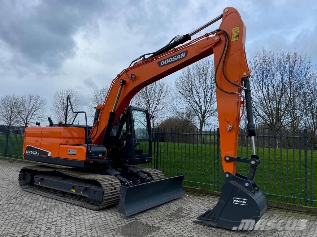 Doosan dx140w Escavatori gommati